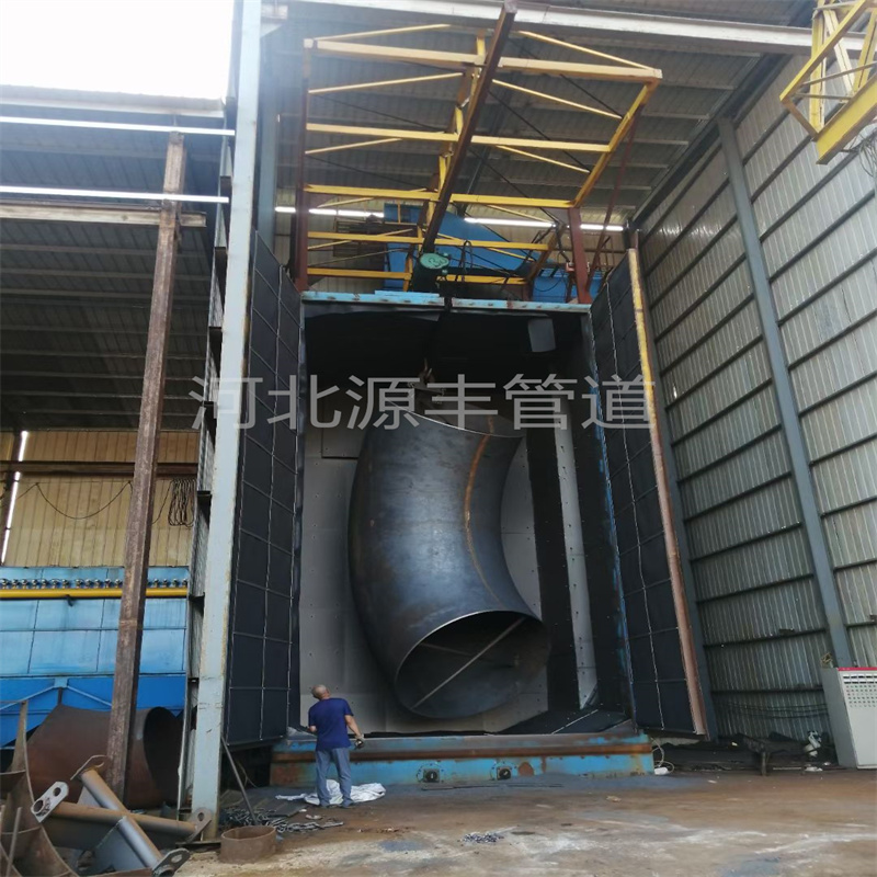 大口径弯头喷砂